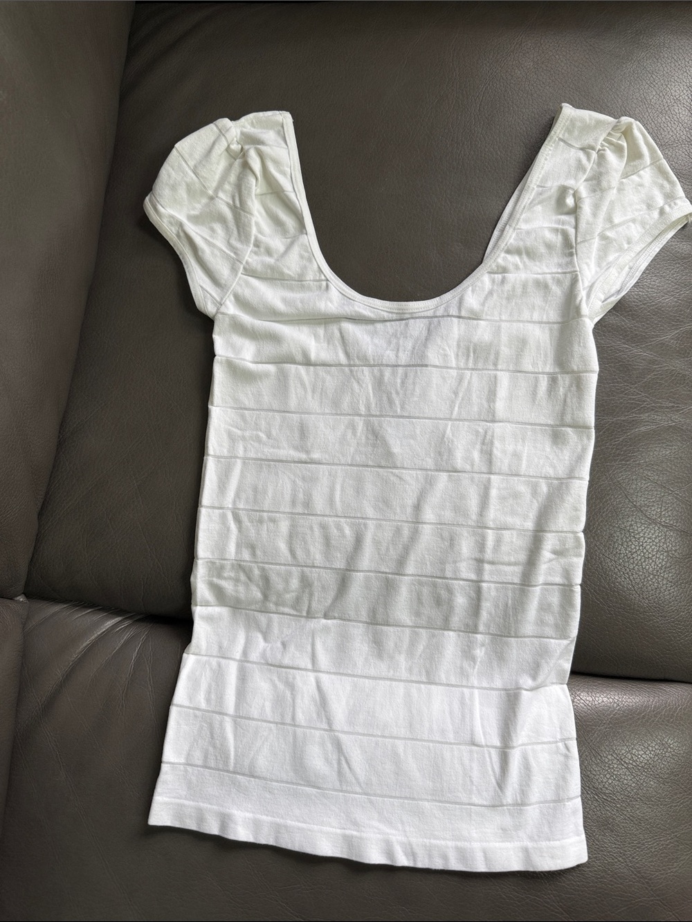 bebe White Scoop Neck Ribbed Short Sleeve Top